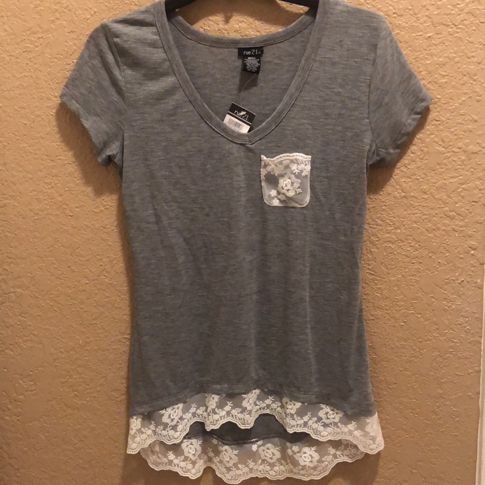 NWT Rue 21 lace detail top. Romantic look but simple. Medium Gray . Super soft